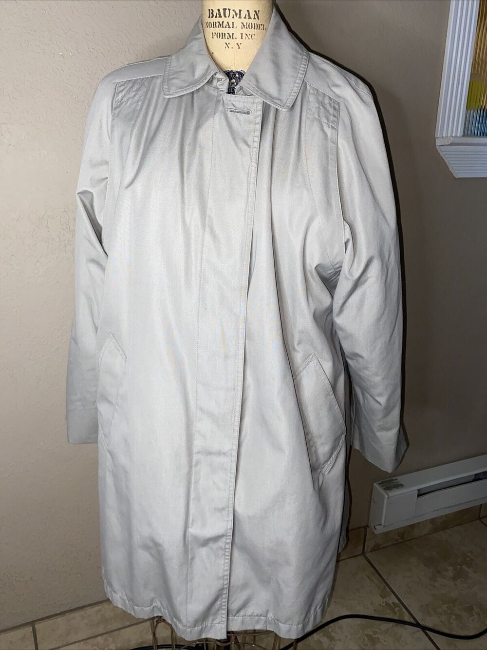London Fog Trench Coat size 10 Reg Raincoat Career Professional Lined